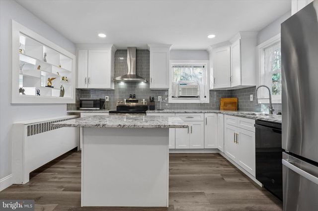 95 1ST AVE, Essington, PA 19029