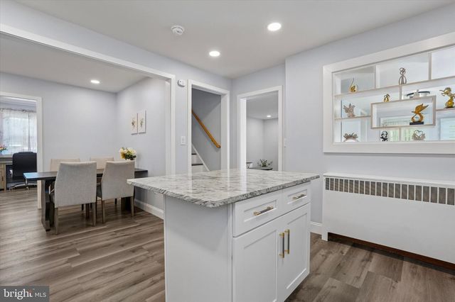 95 1ST AVE, Essington, PA 19029