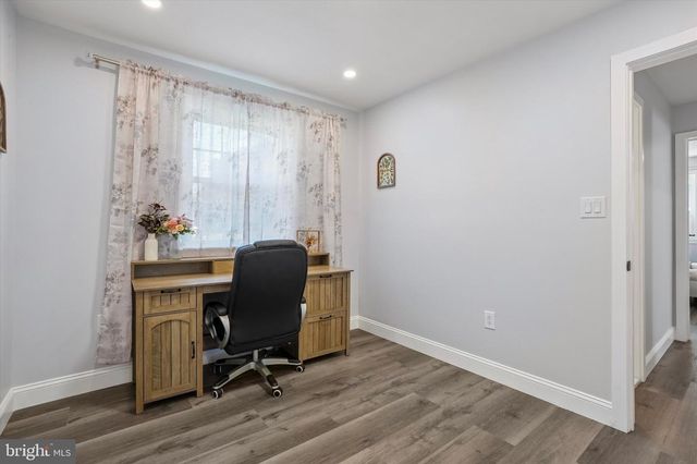 95 1ST AVE, Essington, PA 19029