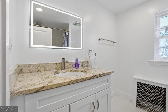 95 1ST AVE, Essington, PA 19029
