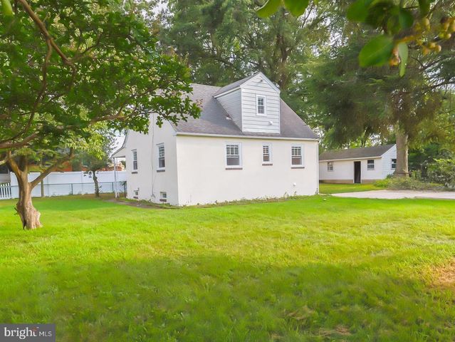 95 1ST AVE, Essington, PA 19029