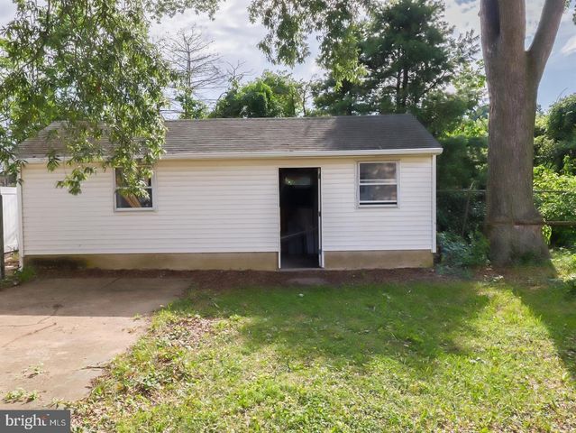 95 1ST AVE, Essington, PA 19029