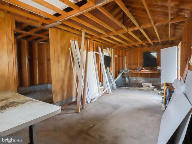 95 1ST AVE, Essington, PA 19029