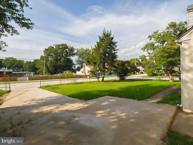 95 1ST AVE, Essington, PA 19029