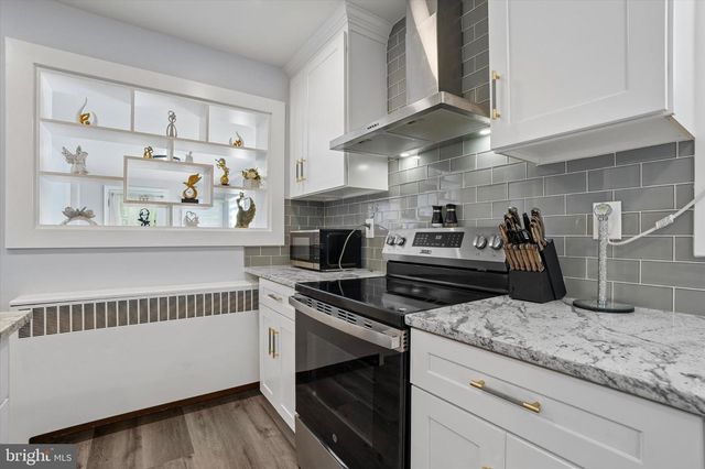 95 1ST AVE, Essington, PA 19029