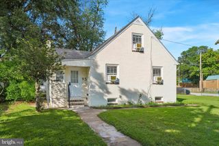 95 1ST AVE, Essington, PA 19029