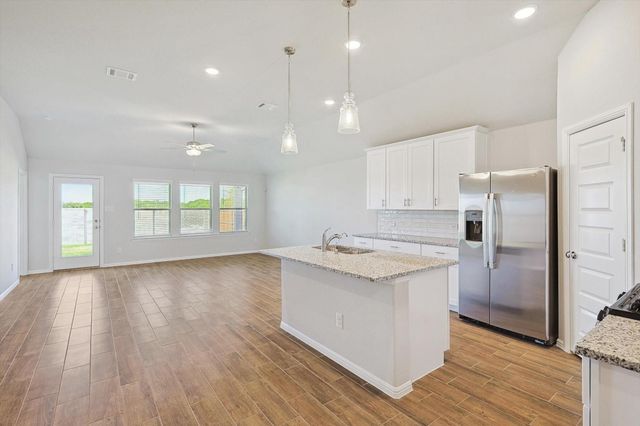 418 Kingsbury Avenue, Princeton, TX 75407