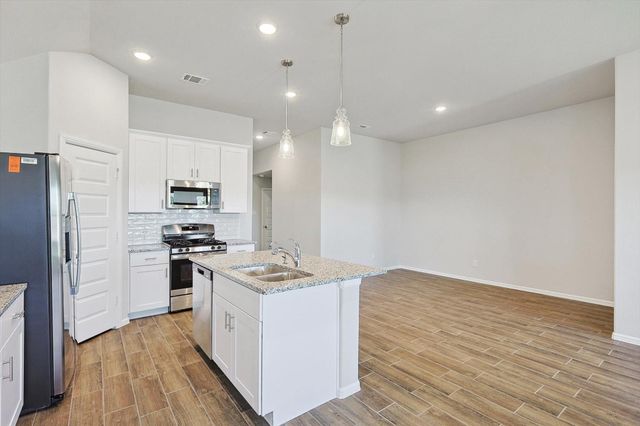 418 Kingsbury Avenue, Princeton, TX 75407