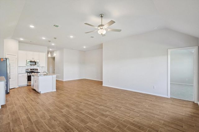 418 Kingsbury Avenue, Princeton, TX 75407