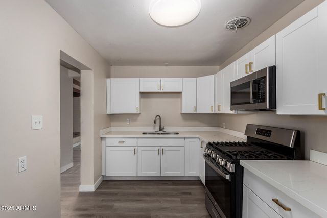 2311 W WHITTON Avenue, Phoenix, AZ 85015