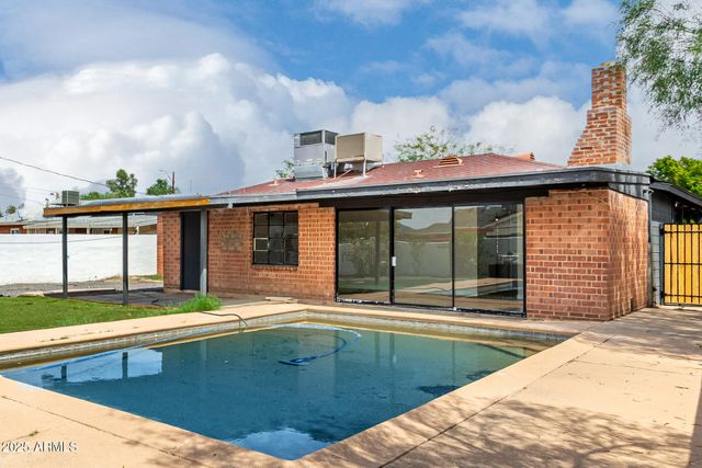 2311 W WHITTON Avenue, Phoenix, AZ 85015