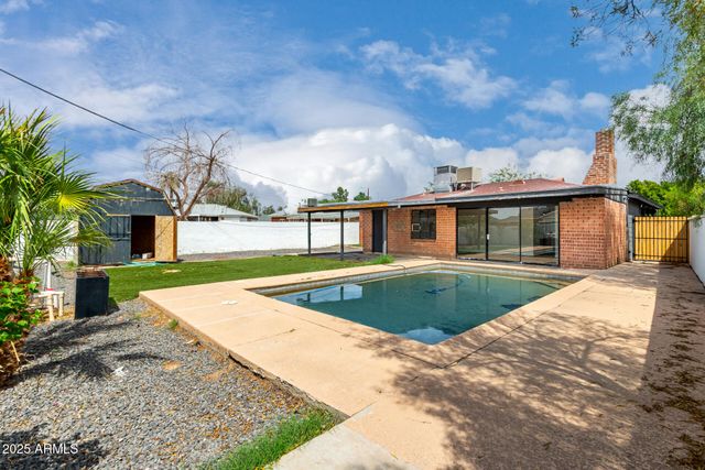 2311 W WHITTON Avenue, Phoenix, AZ 85015