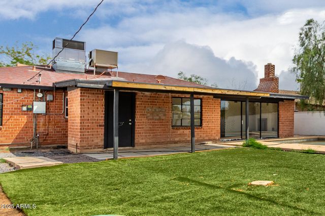 2311 W WHITTON Avenue, Phoenix, AZ 85015