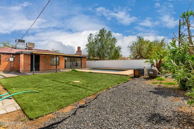 2311 W WHITTON Avenue, Phoenix, AZ 85015