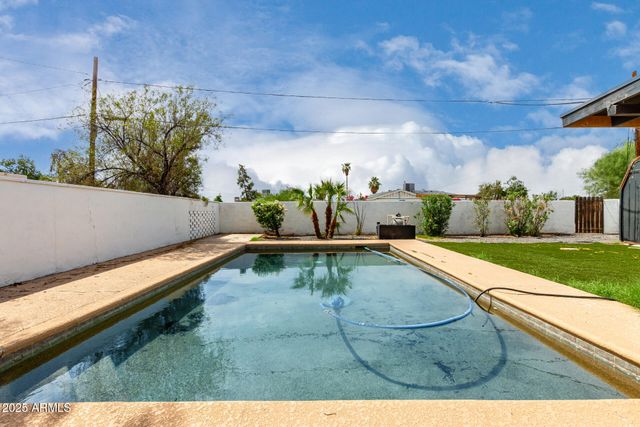 2311 W WHITTON Avenue, Phoenix, AZ 85015