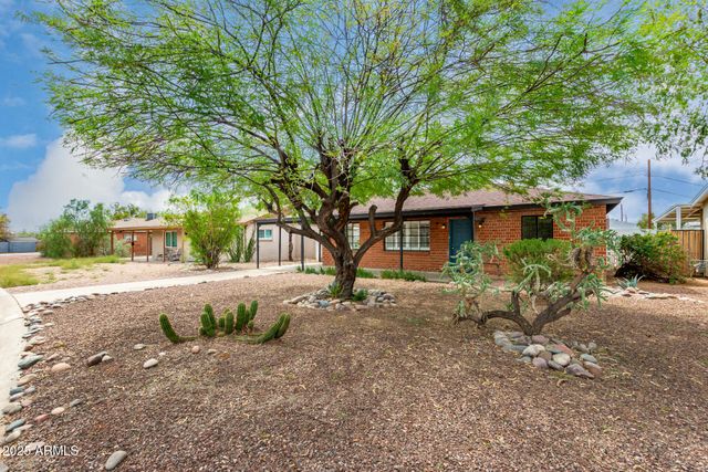 2311 W WHITTON Avenue, Phoenix, AZ 85015