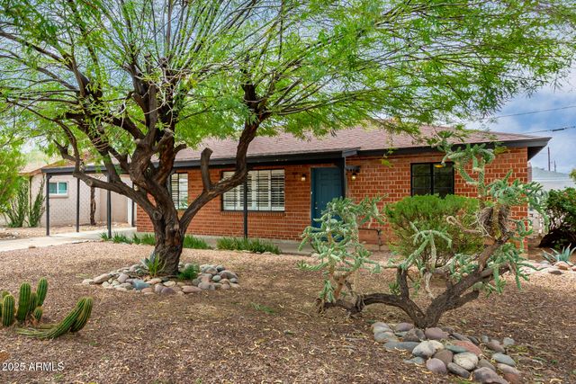 2311 W WHITTON Avenue, Phoenix, AZ 85015
