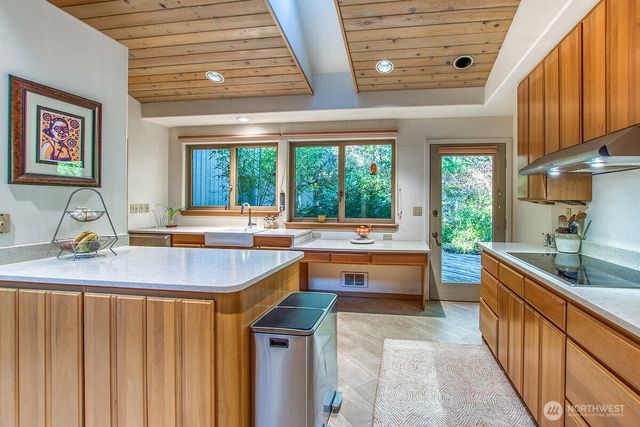 569 Island Drive, Friday Harbor, WA 98250