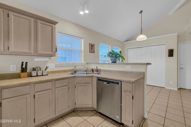 4312 JOHN B OBLINGER Drive, El Paso, TX 79934