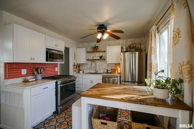 911 LAUDER Avenue, Bartonville, IL 61607