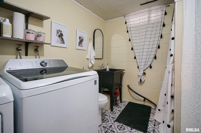 911 LAUDER Avenue, Bartonville, IL 61607