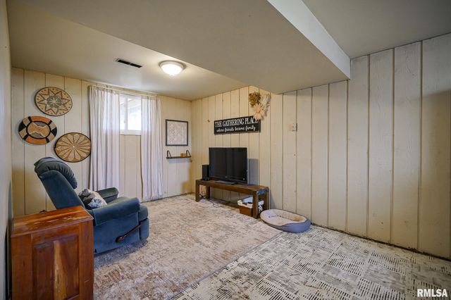 911 LAUDER Avenue, Bartonville, IL 61607