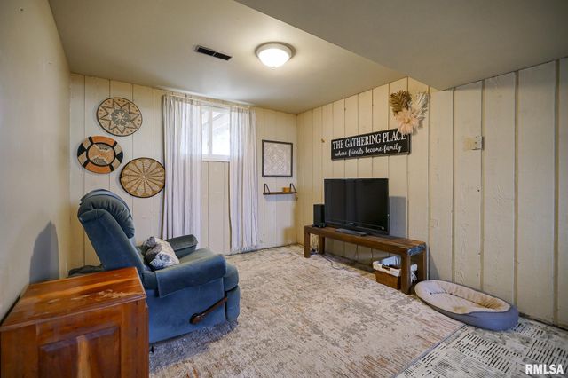 911 LAUDER Avenue, Bartonville, IL 61607