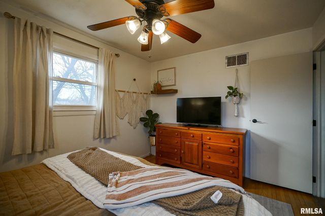 911 LAUDER Avenue, Bartonville, IL 61607