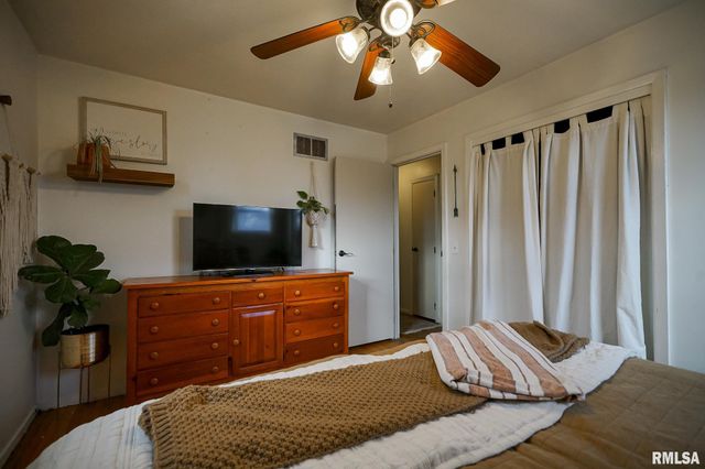 911 LAUDER Avenue, Bartonville, IL 61607