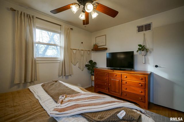 911 LAUDER Avenue, Bartonville, IL 61607