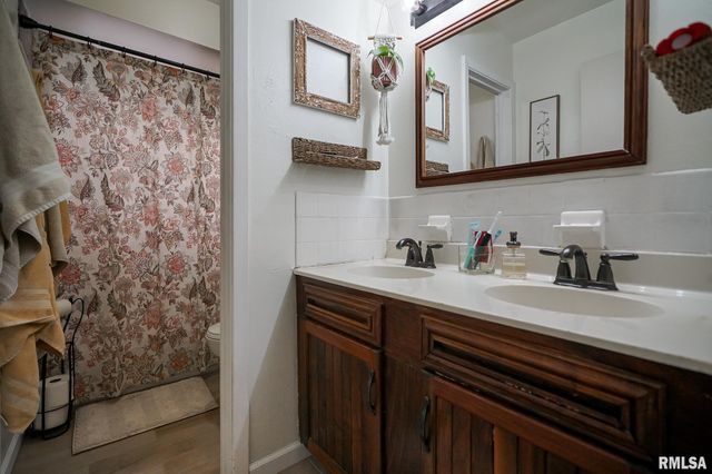 911 LAUDER Avenue, Bartonville, IL 61607