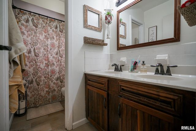 911 LAUDER Avenue, Bartonville, IL 61607