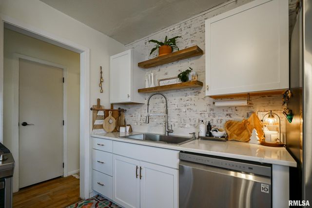 911 LAUDER Avenue, Bartonville, IL 61607