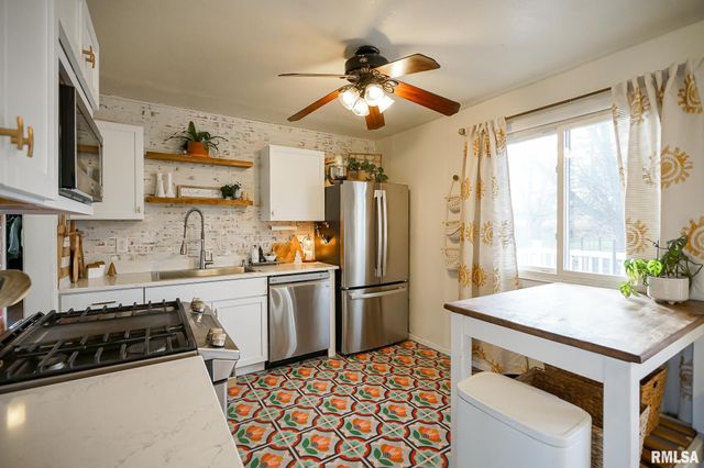 911 LAUDER Avenue, Bartonville, IL 61607