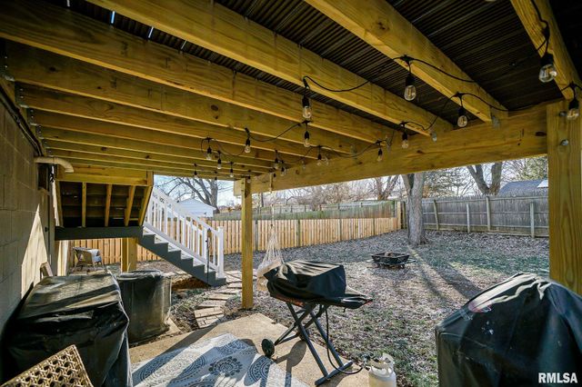 911 LAUDER Avenue, Bartonville, IL 61607