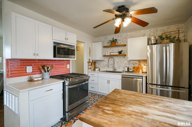 911 LAUDER Avenue, Bartonville, IL 61607