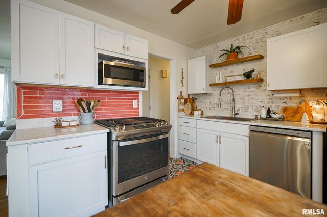 911 LAUDER Avenue, Bartonville, IL 61607