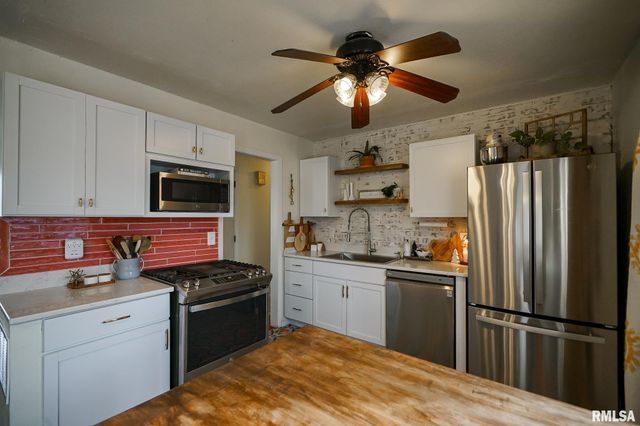 911 LAUDER Avenue, Bartonville, IL 61607