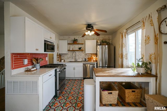 911 LAUDER Avenue, Bartonville, IL 61607