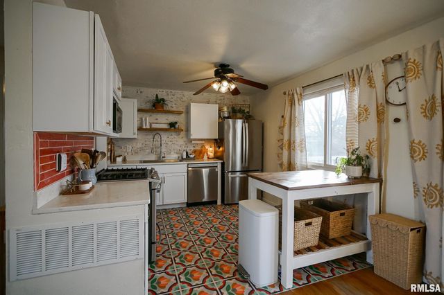 911 LAUDER Avenue, Bartonville, IL 61607