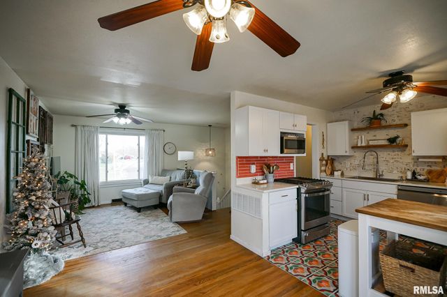 911 LAUDER Avenue, Bartonville, IL 61607