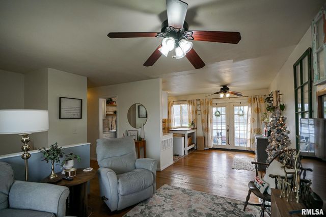 911 LAUDER Avenue, Bartonville, IL 61607