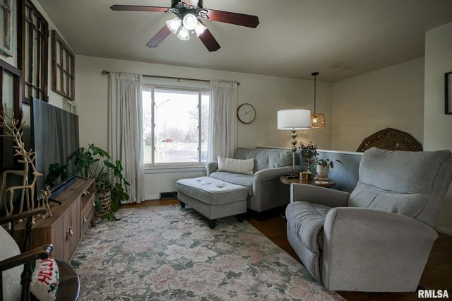 911 LAUDER Avenue, Bartonville, IL 61607