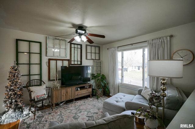 911 LAUDER Avenue, Bartonville, IL 61607