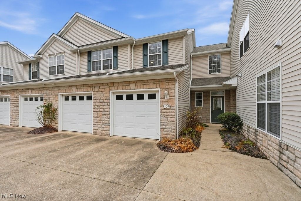 104 Falls River Drive, Munroe Falls, OH 44262