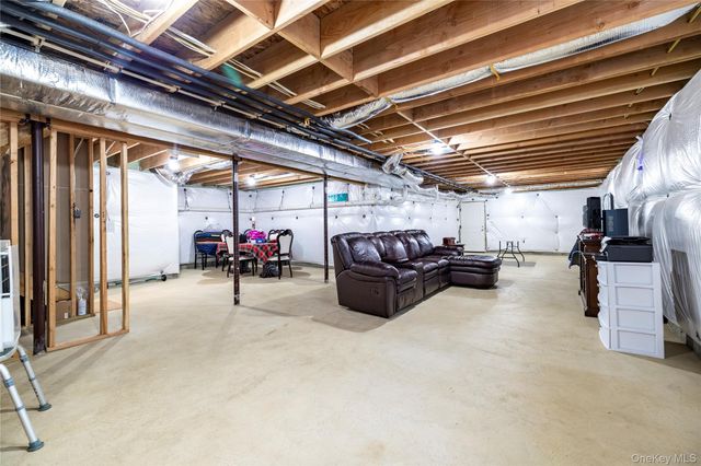 9 Shaw Lane, East Moriches, NY 11940