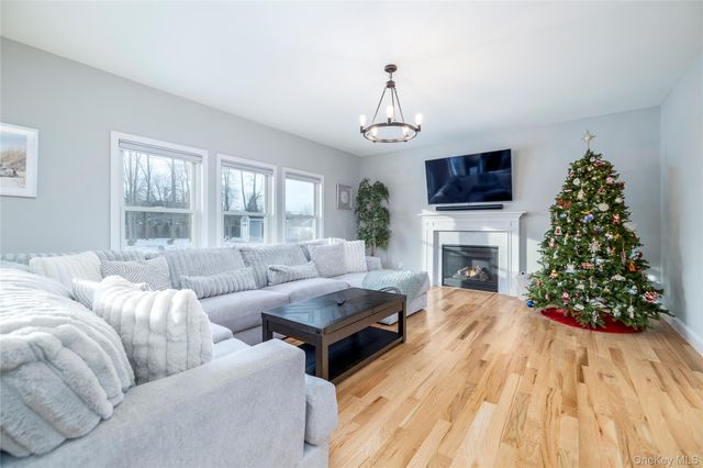 9 Shaw Lane, East Moriches, NY 11940