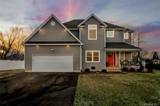 9 Shaw Lane, East Moriches, NY 11940