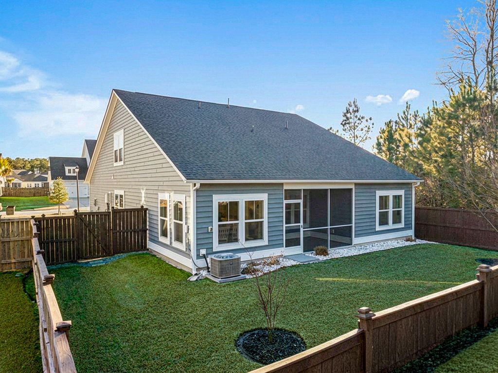 Image 13 of property listing at 148 Haverhill Street, Summerville, SC 29486