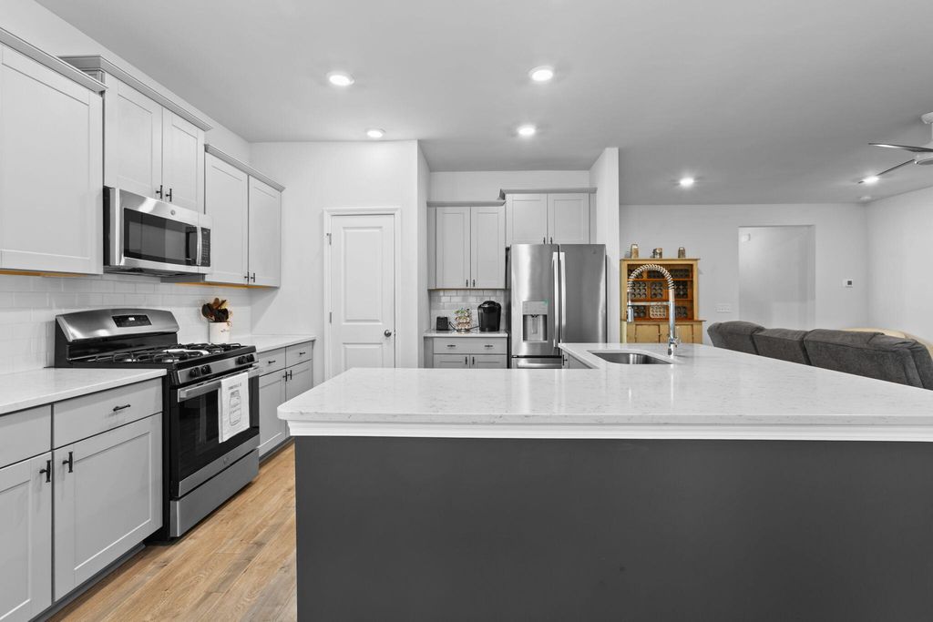 Image 9 of property listing at 148 Haverhill Street, Summerville, SC 29486